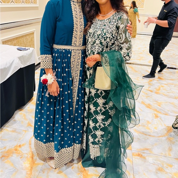 Pakistani Designer Salwar Kameez - Picture 3 of 3